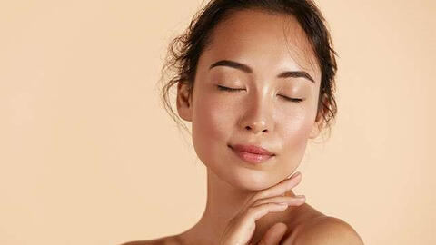 6 mẹo làm đẹp cho vùng da cổ thêm quyến rũ