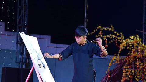 Độc đáo những bức tranh vẽ bằng lửa và cà phê của nam sinh miền Tây