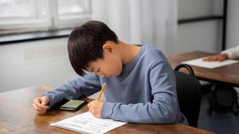 Bài Toán tính số người trong gia đình khiến nhiều phụ huynh giật mình thon thót: Trẻ con đúng là không biết nói dối