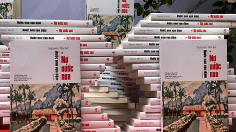 "Nợ non nước" của Nguyễn Thế Kỷ: không 'kỳ bí hóa' hay 'thần thánh hóa' khi viết về Bác