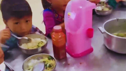 11 học sinh, 2 gói mì tôm chan cơm nhưng hiệu trưởng vẫn khẳng định "đủ cho các cháu ăn": Có lạnh lùng quá không?