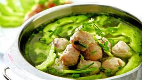 Món ngon mỗi ngày: Cách nấu lẩu cá thác lác khổ qua chuẩn ngon