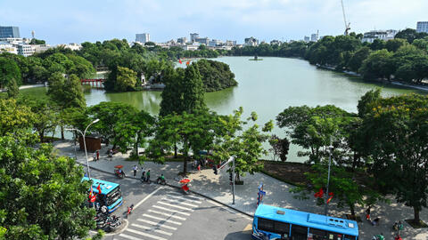 Hồ Gươm thay "áo mới" sau 5 tháng chỉnh trang