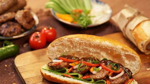 Món ngon mỗi ngày: Bánh mì thịt nướng sả mayo