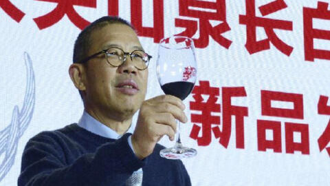 Ông trùm nước đóng chai và vaccine soán ngôi Jack Ma trở thành người giàu nhất Trung Quốc