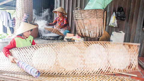 Nghề làm bánh tráng ở Cần Thơ được công nhận là di sản quốc gia
