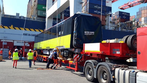 Cận cảnh đoàn tàu Nhổn - ga Hà Nội rời cảng Pháp về Việt Nam