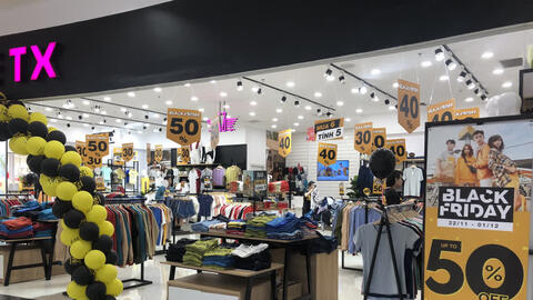 Hàng loạt cửa hàng, trung tâm mua sắm đìu hiu ngày Black Friday