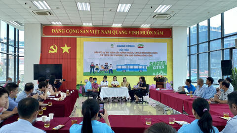 Hà Nội: Bảo vệ hành khách và trẻ em gái trên các phương tiện giao thông công cộng