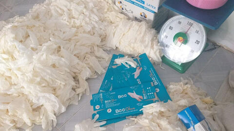 Găng tay không rõ nguồn gốc liên tục bị thu giữ