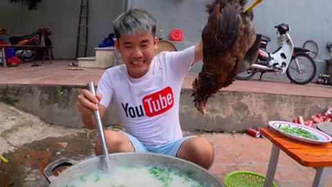 Vụ Hưng Vlog nấu cháo gà nguyên lông: Căn cứ xử phạt đã thỏa đáng?