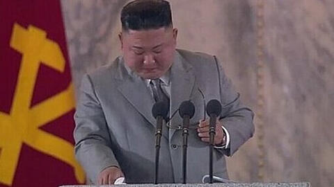 Lãnh đạo Triều Tiên Kim Jong-un khóc xin lỗi nhân dân