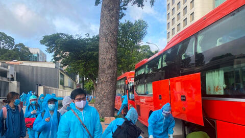 Dùng xe khách đưa hàng trăm sinh viên Khánh Hòa về quê