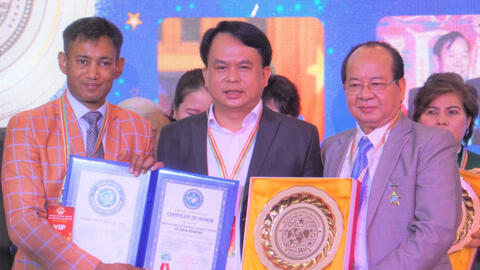 Viện Kỷ lục thế giới trao tặng Đĩa vàng Sáng tạo Cống hiến cho nghệ nhân ẩm thực Lê Văn Khánh