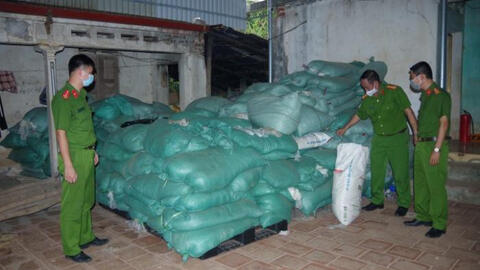 Thái Nguyên: Phát hiện 13,5 tấn găng tay y tế bẩn chuẩn bị đưa đi tiêu thụ