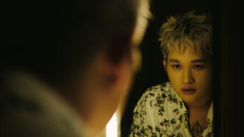 B Ray ra MV mới gửi trực tiếp đến người yêu cũ, "suy" đến mức Karik cũng rơi nước mắt đồng cảm?