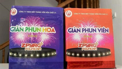 Nhiều người phải mua pháo hoa với giá cao gấp 2-4 lần giá niêm yết
