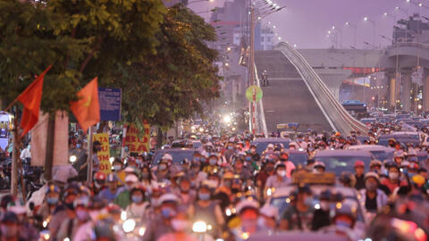 Vì sao nút giao Ngã Tư Sở thường xuyên ùn tắc?