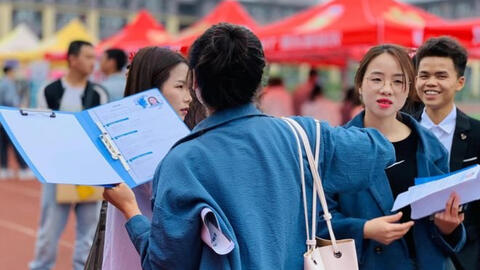 Hồ sơ xin việc bị tung lên mạng, nữ sinh trường đại học danh tiếng bị chỉ trích: Chưa trúng tuyển đã làm mất mặt ngành nghề