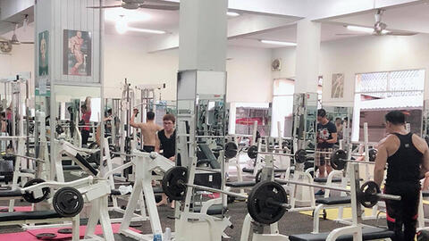 Tiệm massage, karaoke, vũ trường... chưa được phép mở cửa