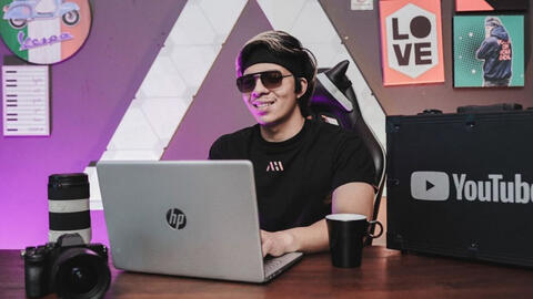 Nam Youtuber nổi tiếng của Indonesia: "Tôi áp lực khi phải trở nên hoàn hảo"