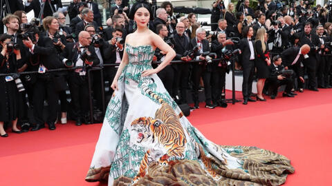Phạm Băng Băng diện đầm "mãnh hổ hạ sơn" tái xuất thảm đỏ LHP Cannes 2023