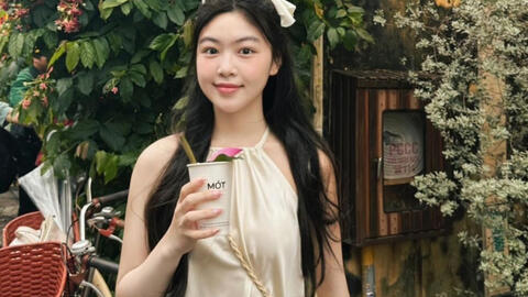 Ái nữ nhà MC Quyền Linh thể hiện EQ 1000 điểm khi xuất hiện cùng Hạt Dẻ và ba nhưng được khen "đẹp nhất nhà"