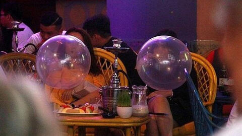 Hà Nội: Một thanh niên có nguy cơ tàn phế vì hút nhiều bóng cười