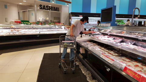 Giá hải sản tăng, thịt heo giảm nhẹ tại siêu thị