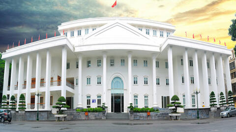 Trường ĐH gây bão mạng vì màn chào tân sinh viên như "ngày hội Liên hợp quốc": Thi 8,5 điểm/môn mới có cơ may vào trường