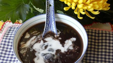 Cách nấu chè đậu đen kiểu Thái ngon mê ly