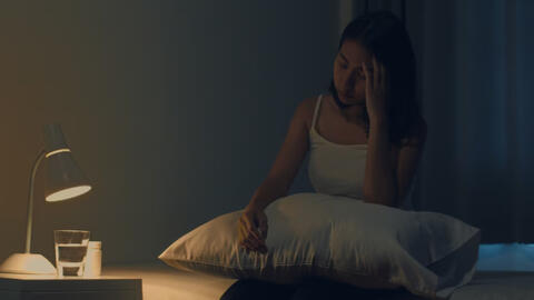 Đi dự tiệc Tất niên công ty về, tôi thấy cửa nhà đóng kín, bên trong tắt điện tối thui