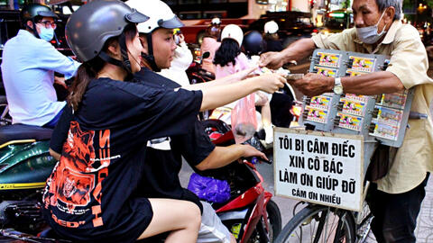 Ông cụ bán vé số tật nguyền từ chối 70 triệu ủng hộ của cộng đồng mạng