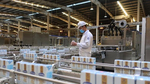 Vinamilk liên tục dẫn đầu ngành hàng sữa nước nhiều năm liền