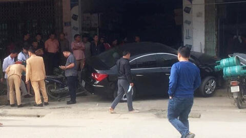 Tài xế ôtô không bằng lái đâm 2 cha con tử vong đã bỏ trốn