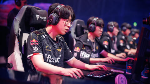 T1 giữ nguyên đội hình, fan chưa kịp mừng đã xuất hiện nỗi lo mới