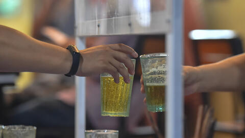 Nhậu qua vách ngăn giữa mùa Covid-19