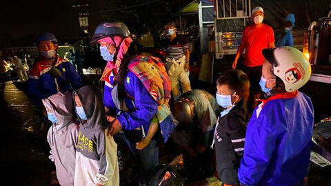 Đà Nẵng: Thuê xe chở người dân chạy xe máy về quê