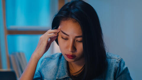 Trong bữa cơm sum họp, bố giới thiệu vợ sắp cưới khiến anh tôi phẫn nộ phản đối