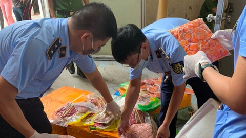 Hà Nội phát hiện 10 tấn nội tạng bốc mùi chuẩn bị chuyển vào Nam tiêu thụ