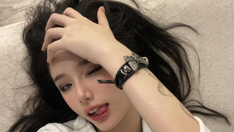 Tò mò ghé thăm trang cá nhân nữ coser xinh đẹp của tựa game nhà VNG, cộng đồng game "khóc thét" vì u mê không lối thoát