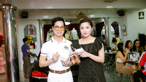 Ngọc Sơn tự nấu ăn, chiêu đãi bạn bè tại biệt thự