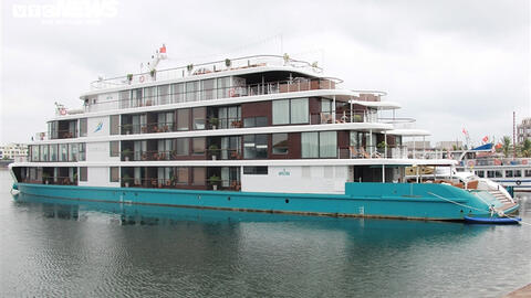 Cận cảnh hơn 500 tàu du lịch nằm 'ngắc ngoải' bên bờ Vịnh Hạ Long