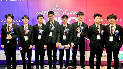 4 học sinh Việt Nam giành huy chương Olympic Vật lý châu Á