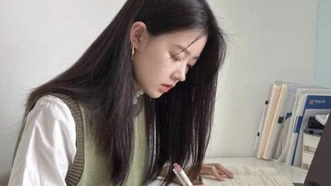 8 ngành bị cảnh báo "thẻ đỏ" bởi thị trường tuyển dụng bão hoà, cơ hội việc làm cực thấp