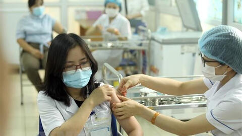Việt Nam đã tiêm vaccine phòng COVID-19 cho hơn 15.800 người