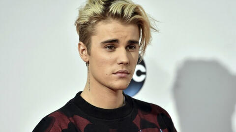 Justin Bieber bị cáo buộc hiếp dâm 2 phụ nữ trong lúc hẹn hò Selena Gomez