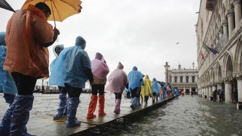 Trận lụt kinh hoàng trong hơn 50 năm nhấn chìm thành phố Venice như thế nào?
