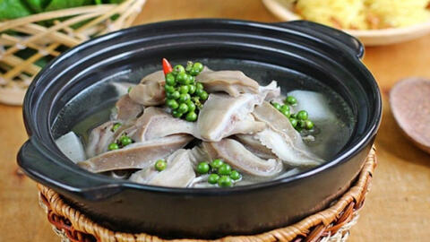 Cách nấu bao tử heo hầm tiêu xanh ngon cho ngày cuối tuần