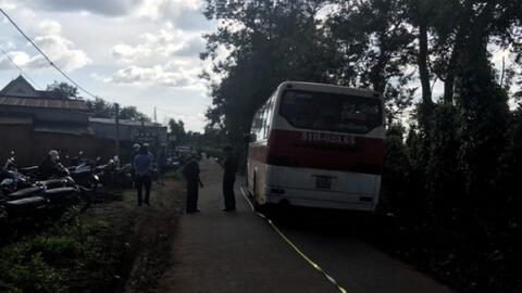 Xe đưa đón học sinh không đóng cửa, 1 học sinh rơi xuống đường tử vong